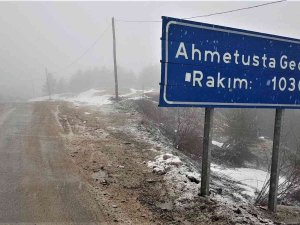 Karabük-bartın Karayolunda Kar Yağışı Etkili Oluyor