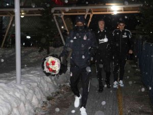 Beşiktaş Kafilesi 3 Saat Rötarın Ardından Sivas’a Ulaştı!