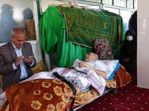 Felçli Vatandaşların Şifa Buldukları İddia Edilen Türbeye Ziyaretçi Akını