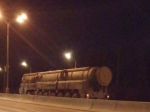 Rusya’nın Topol-m Balistik Füzesi Moskova Yollarında Görüntülendi