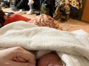 Kiev’deki Sığınakta Bir Bebek Doğdu