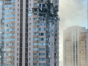 Kiev’de Binaya Bomba Düştü