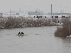 Muş’ta Karasu Nehri’ne Düşen Yağmur’u Arama Çalışmaları Sürüyor