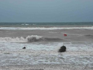 Karadeniz Çamura Büründü