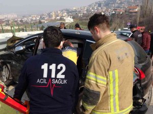 Bursa Uludağ Yolunda Feci Kaza: 3 Yaralı