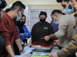 Dünya Ve Yöresel Tatlıları Öğrenerek Kariyerlerine Katkı Sağlıyorlar