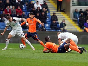Spor Toto Süper Lig: Medipol Başakşehir: 1 - Fatih Karagümrük: 2 (İ̇lk Yarı)