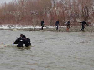Muş’ta Karasu Nehri’ne Düşen Yağmur İçin Çalışmalara 5. Günde Ara Verildi
