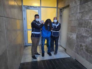 Peruklu Dolandırıcı Tutuklandı