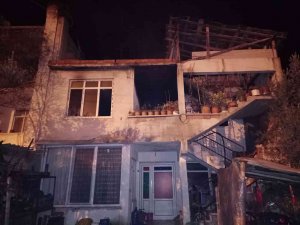 Osmaneli’de 2 Katlı Evde Yangın