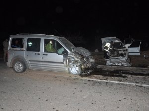 Otomobil İle Hafif Ticari Araç Çarpıştı: 1 Ölü, 1 Ağır Yaralı