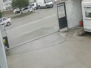 Bursa’da Panelvan Aracın El Frenini Çekmeyi Unuttu, Başka Bir Araca Çarparak Durabildi