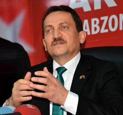 Mehmet Atalay, Ak Parti Rozetini Takarak Siyasete Adım Attı