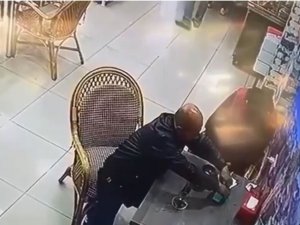 Uykuya Dalan Arkadaşının Telefonunu Çalan Hırsız Kameraya Yakalandı