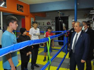 Başkan Akkaya Geleceğin Boksörleri İle Buluştu