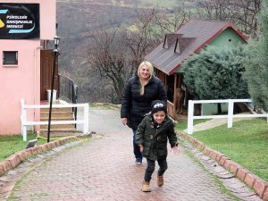 Oğlunun Özgürce Koşabilmesi İçin 2 Bin 500 Kilometre Yol Geldi