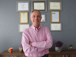 Prof. Dr. Uğur Günel: “Bel Fıtığından Şikayetçi Olan Kişinin İlk Yapacağı Şey Hemen Diyete Başlayıp Kilo Kaybetmesi”