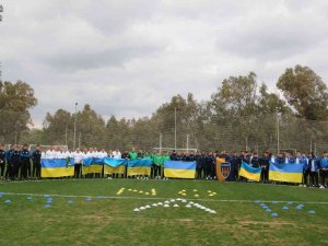 Antalya’da Kamp Yapan Ukraynalı 7 Takımın Futbolcularından Yeşil Sahada ’Savaşa Hayır’ Mesajı