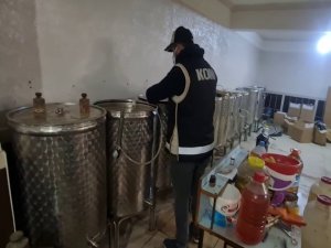 Siirt’te 4 Bin Litre Kaçak Şarap Ele Geçirildi