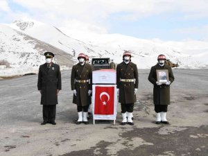Şehit Askerin Cenazesi Memleketine Uğurlandı
