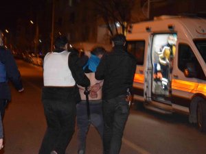 "Evi Yakacağım" Diyerek Kendini Odaya Kilitleyen Genç Polisi Alarma Geçirdi