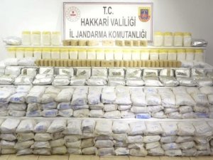 İ̇çişleri Bakanı Soylu: "Hakkari Yüksekova Akpınar Köyü’nde Gerçekleştirilen Uyuşturucu Operasyonunda 250 Kg Eroin, 35 Kg Metamfetamin Ele Geçirildi. Gençlerimizi Uyuşturucu Batağına Düşürmeye Çalışanlara Göz Açtırmadan
