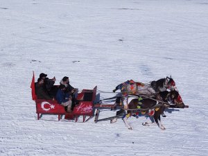 Çıldır Gölü’nde ’Atlı Kızak’ Heyecanı Devam Ediyor