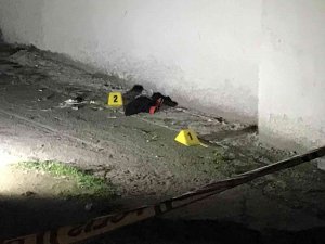 Kazara Ateş Alan Tabancayla Kendini Ve Arkadaşını Yaraladı