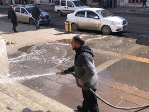 Kars’ta Kaldırımlar Tazyikli Suyla Yıkanıyor
