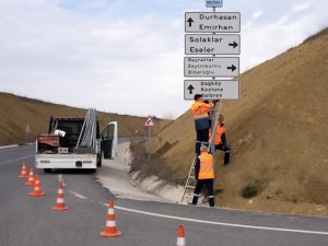 Kırsal Mahallelerin İşaret Ve Yönlendirme Levhaları Yenileniyor