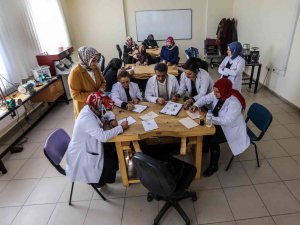 Van Büyükşehir Belediyesinden Kadınlara Savatlı Gümüş İşlemeciliği Kursu
