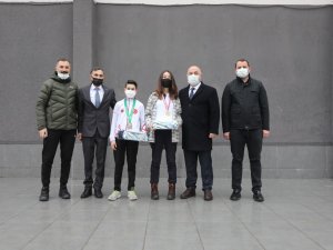 Başkan Bıyık, Sporda Derece Elde Eden Öğrencileri Ödüllendirdi