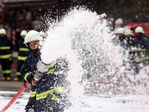 125 Genç İtfaiyecinin Gerçeği Aratmayan Hazırlık Eğitimi
