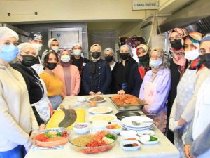 Burdurlu Kadınlar Dünya Lezzetlerini Kendi Mutfaklarına Taşıyor