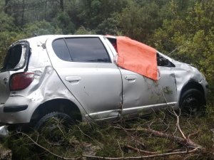 Şarampole Devrilen Otomobildeki 3 Sağlık Çalışanı Yaralandı