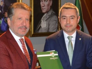 Ömer Furkan Banaz Mazbatasını Aldı - Banaz: “Bursaspor Camiası Bizden Olumlu Sonuçlar Görmek İstiyor”