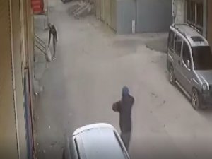 Ekmek Çalmak İsteyen Şüpheliyi Mahalle Sakini Kovaladı