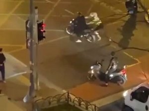 Fatih’te Polisin ‘Dur’ İhtarına Uymayan Motosikletli Sürücü Böyle Kaçtı