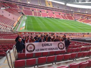 Çorlulu Öğrenciler Galatasaray Maçını Stadyumdan İzledi