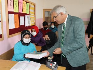 Battalgazi’deki Öğrencilere Eğitim Desteği Sürüyor