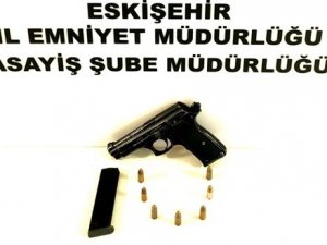 Alkollü İşletmedeki Kontrolde Bir Şahsın Üzerinde Silah Bulundu