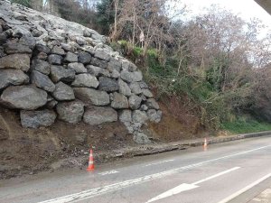 Yamaçta Heyelana Yol Açan Yağmur Suyuna Çözüm Bulunacak