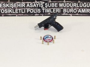 Yakalanan Şahsın Üzerinden Tabanca Çıktı