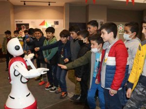 Battani Bilim Merkezi Öğrencilere İlham Oluyor