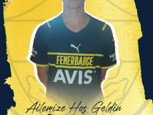 Fenerbahçe 15 Yaşındaki Yıldız Adayına İmza Attırdı