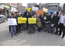 Abd’de Öldürülen 3 Müslüman Genç İçin Eylem