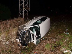 Hafif Ticari Araç Şarampole Devrildi: 1 Yaralı