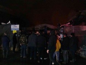 Yedek Parça Dükkanında Çıkıp 6 İş Yerine Sıçrayan Yangında Bir Kişi Dumandan Etkilendi