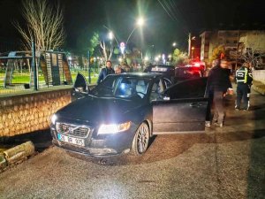 Dur İhtarına Uymayan Araçta Yakalandı