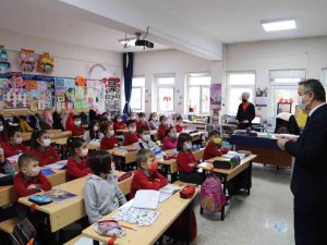 Rektör Elmacı İlkokul Öğrencileriyle Buluştu